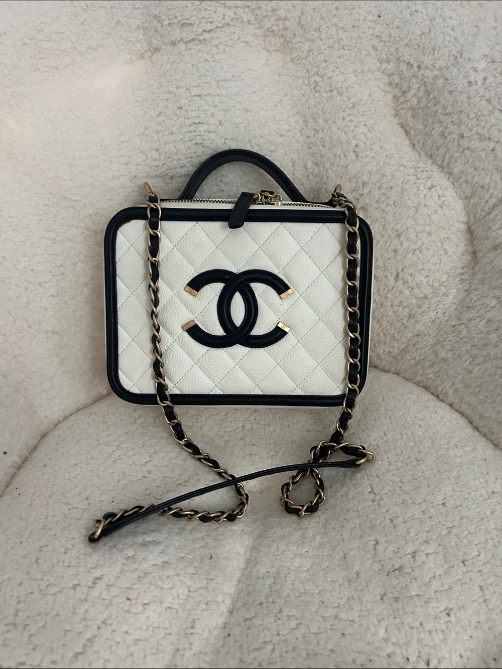 Fashion Bag White Quilted Vanity Crossbody with Black Trim and Gold Chain